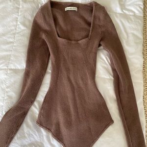 Abercrombie & fitch bodysuit size xs never worn in mauve